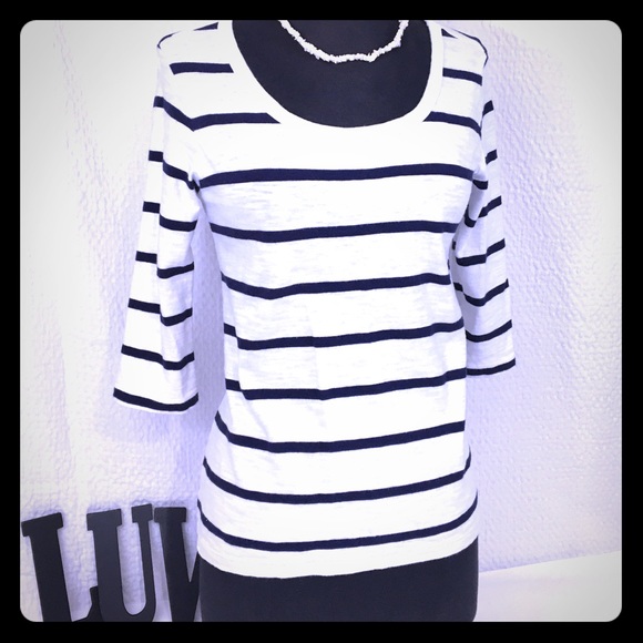 3 for $20🐳Vineyard Vines Navy & White Striped Top - Picture 3 of 8